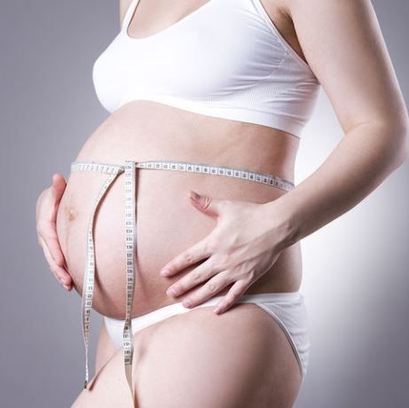 Γονιμότητα γυναικών: Πώς επηρεάζεται από τα περιττά κιλά