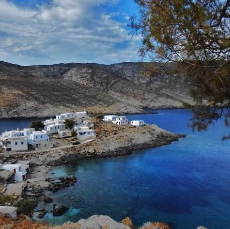 Διακοπές στην Τήνο: 9 + 2 πράγματα που πρέπει να κάνεις κατά τη διαμονή σου στο νησί