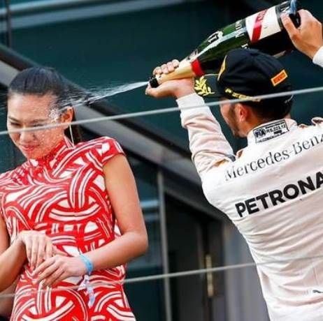 F1: Για σεξισμό κατηγορούν τον Lewis Hamilton (photos)