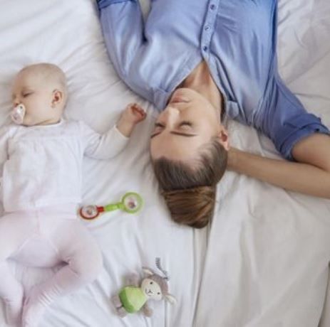 Γιατί οι γονείς που κοιμούνται μαζί με τα παιδιά τους, δεν το λένε;