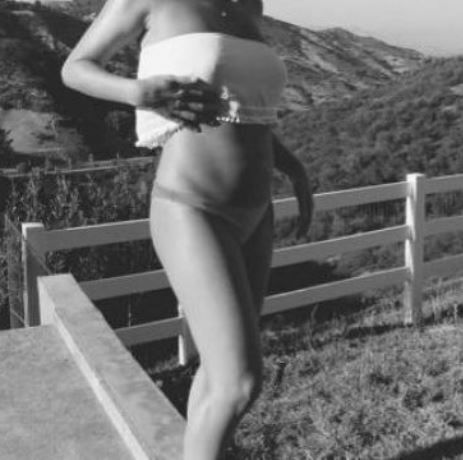 Για πρώτη φορά μαμά και δηλώνει ερωτευμένη με το μικρό πλασματάκι που έχει στην κοιλιά της