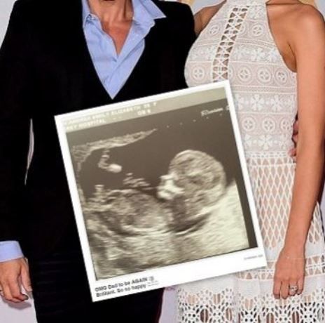 Πριν μερικές ώρες ανακοίνωσε με τον υπέρηχο της γυναίκας του ότι θα γίνει για τέταρτη φορά