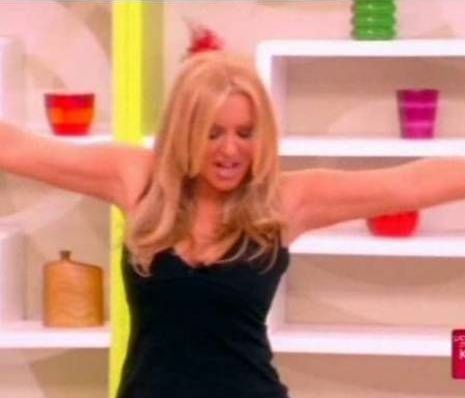 Ναταλία Γερμανού: Το ζεϊμπέκικο της παρουσιάστριας και ο στίχος όλο νόημα!