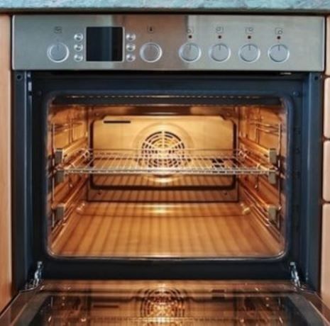 Πώς να καθαρίσετε γρήγορα και αποτελεσματικά τη σχάρα του φούρνου