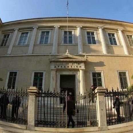 Τι μέλλει γενέσθαι με τις τηλεοπτικές άδειες;