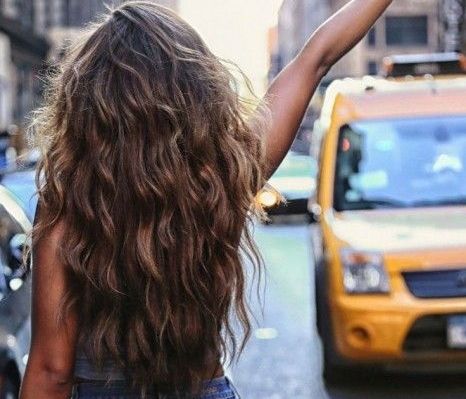 Beach Waves με αλόη; Αυτή η vlogger τα κατάφερε!