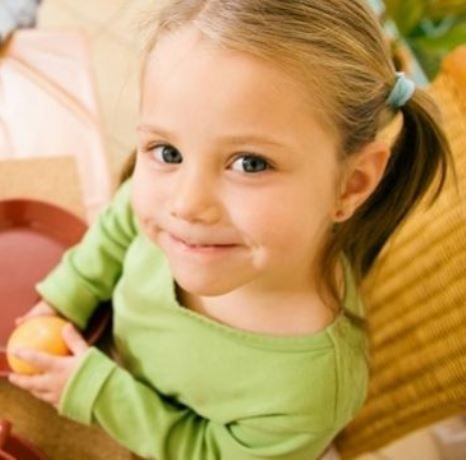 Θέλετε να βγείτε έξω για φαγητό με το παιδί; Διαβάστε τους τρόπους καλής συμπεριφοράς!