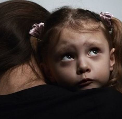 Πώς μπορείς να διώξεις το φόβο μιας μητέρας;