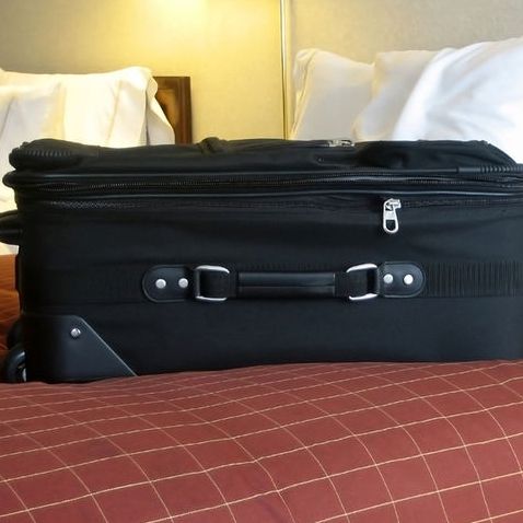 Πώς θα εντοπίσετε τους κοριούς σε ένα δωμάτιο ξενοδοχείου