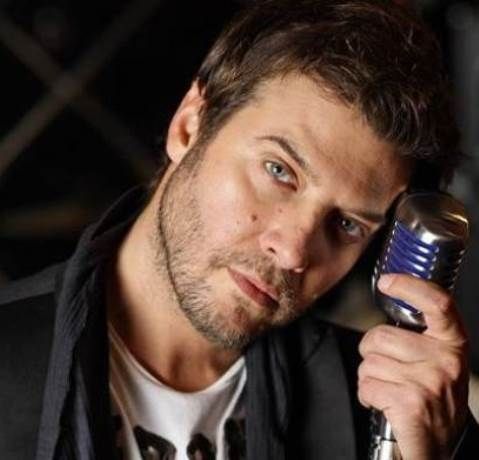 Λιβιεράτος: Έκραξε την Αδάμ στο facebook για την εμφάνισή της στο Erotica show