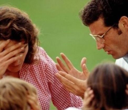 Οικονομική κρίση: Πώς μπορεί να επηρεάσει τη σχέση του ζευγαριού και τη σχέση γονιών-παιδι