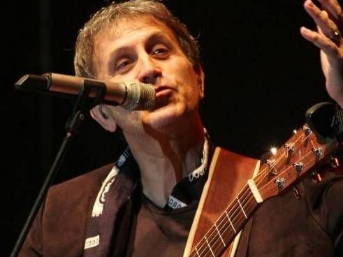 Η οργή του Γιώργου Νταλάρα: «Δεν ανέχομαι τη θηριωδία και τη «δημοκρατική» τρομοκρατία»