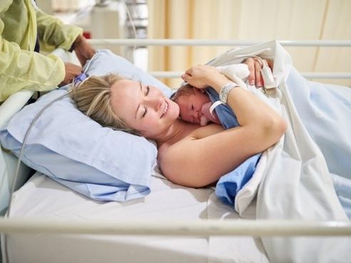 Μαιοκεντρικός Τοκετός: Η Δύναμη Της Συνεργασίας Μαίας Και Μαιευτήρα