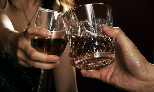 SAVOIR VIVRE: ΤΙ ΠΙΝΕΙ ΕΝΑΣ ΑΝΤΡΑΣ ΣΤΟ ΠΡΩΤΟ ΡΑΝΤΕΒΟΥ