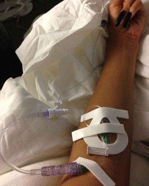 Εσπευσμένη εισαγωγή της Rihanna στο νοσοκομείο