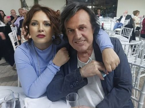 Ράντου - Παπακωνσταντίνου: Η τρυφερή αγκαλιά σε γάμο & το απίθανο δώρο του Βασίλη στους νεόνυμφους