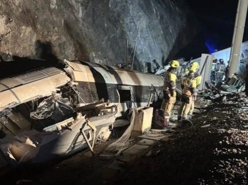 Στις ίδιες ράγες της αμέλειας: Η Ισπανία θρηνεί, η Ελλάδα θυμάται τα Τέμπη