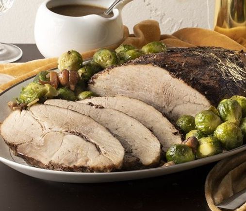 Άκης Πετρετζίκης: Ψητό χοιρινό μπούτι με λαχανάκια Βρυξελλών