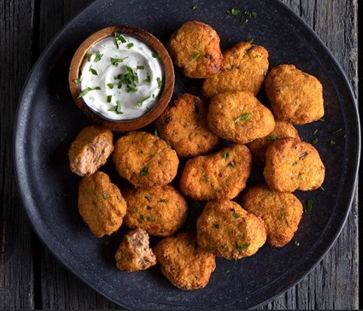 Άκης Πετρετζίκης: Κοτομπουκιές με γλυκοπατάτα