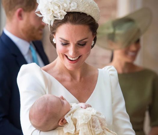 Πρίγκιπας Louis: Φόρεσε τα ίδια βαφτιστικά με τα αδέλφια του (pics)