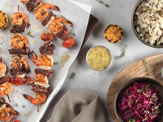 Άκης Πετρετζίκης: Σουβλάκια θαλασσινών