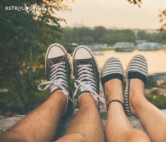 Πανσέληνος στους Ιχθύς: Προβλέψεις για τα ερωτικά και τις σχέσεις σου