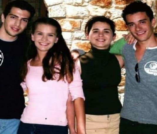 Το «Καφέ της Χαράς» επιστρέφει και ο Διονυσάκης δείχνει πιο μικρός και από ποτέ