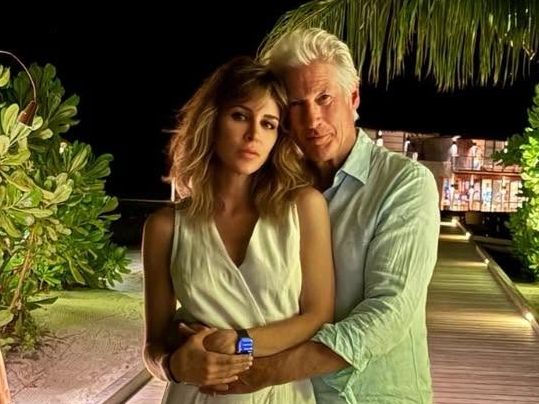 Ο Richard Gere γίνεται 76 ετών και όσα λέει δημόσια η σύζυγός του είναι, σίγουρα, το καλύτερο δώρο