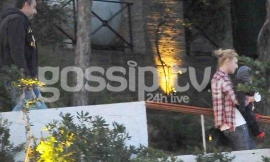 Φαίη Σκορδά-Γιώργος Λιάγκας: Βόλτα με το μικρό Γιαννάκη