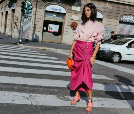 6 outfits που αποδεικνύουν ότι το ροζ έχει ακόμα θέση στη ντουλάπα σου