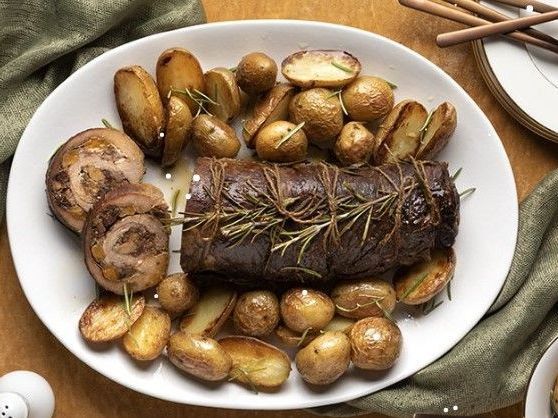 Άκης Πετρετζίκης: Μοσχαρίσια λάπα με χριστουγεννιάτικη γέμιση