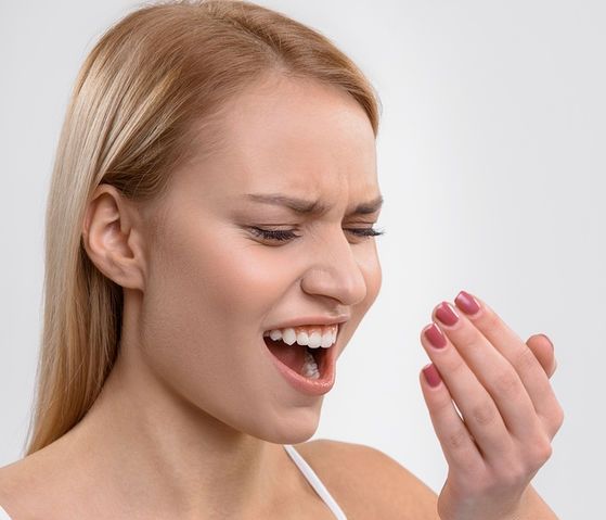 Κακοσμία στόματος: Αντιμετώπισέ την με αυτές τις τρεις τροφές