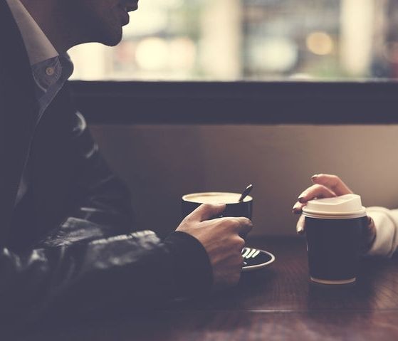 Φίλοι με τον πρώην: 4 λόγοι που το κάνουμε & πότε «λειτουργεί»