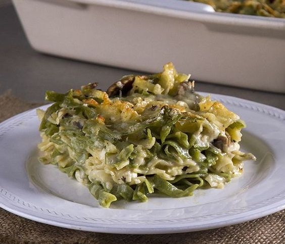 Άκης Πετρετζίκης: Σουφλέ με μακαρόνια στον φούρνο