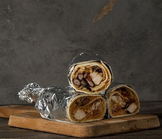 Τορτίγιες με κοτόπουλο από τον Άκη Πετρετζίκη