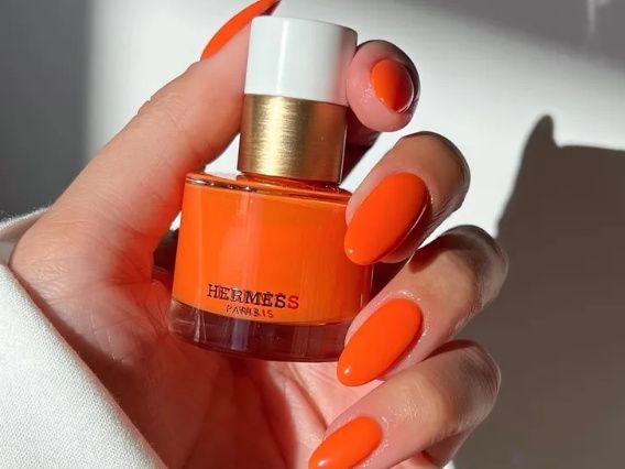 Λέμε «ΝΑΙ» στο πορτοκαλί manicure! 7 σχέδια που τονίζουν τέλεια τη μαυρισμένη επιδερμίδα