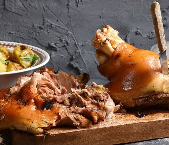 Φτιάξε χοιρινό κότσι με πατάτες σαν επαγγελματίας