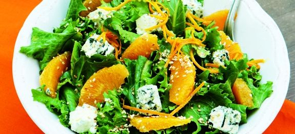 Σαλάτα με αντίδια, πορτοκάλι και μπλε τυρί