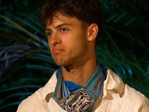 Survivor: Άδικα υποψήφιος ο Σταύρος Φλώρος λέει το κοινό - Η κλίκα και οι 4 υποψήφιοι