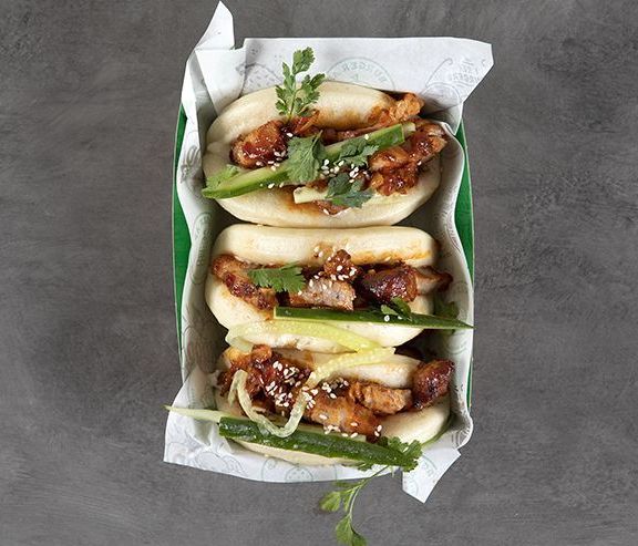 Άκης Πετρετζίκης: Bao buns με καραμελωμένη πανσέτα