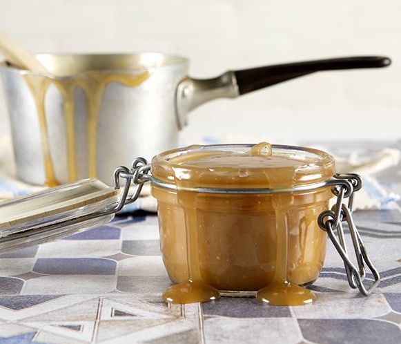 Vegan σάλτσα καραμέλας από τον Άκη Πετρετζίκη