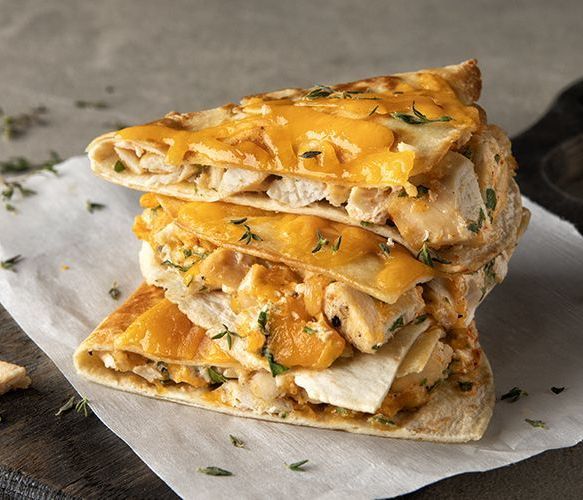 Quesadillas με κοτόπουλο από τον Άκη Πετρετζίκη