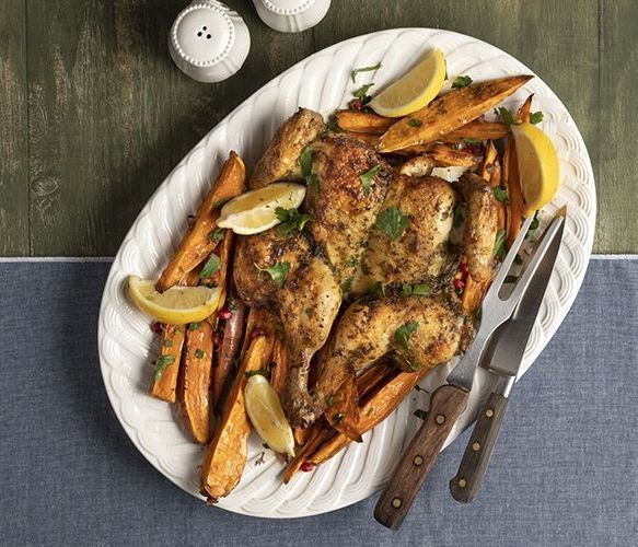 Άκης Πετρετζίκης: Κοτόπουλο με γλυκοπατάτες στον φούρνο