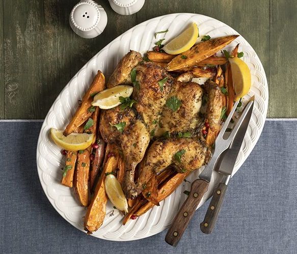 Άκης Πετρετζίκης: Κοτόπουλο με γλυκοπατάτες στον φούρνο
