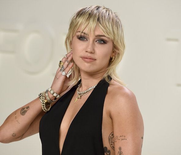 Miley Cyrus: Θυμάται το τραγούδι που έγραψε για τον Liam Hemsworth 4 χρόνια μετά την κυκλοφορία του