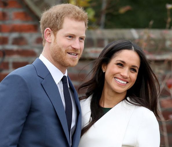 Meghan Markle: Την λες και αγνώριστη ντυμένη Αγιοβασιλίτσα στο Deal