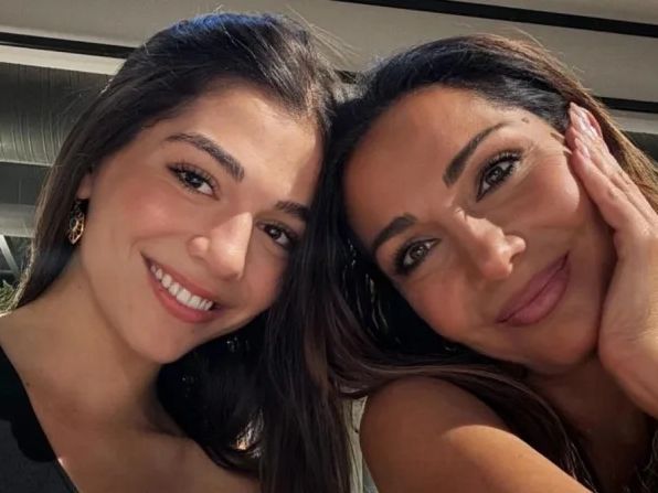 Δέσποινα Βανδή και Μελίνα Νικολαΐδη ξανά μαζί στη σκηνή - Το βίντεο που έγινε viral