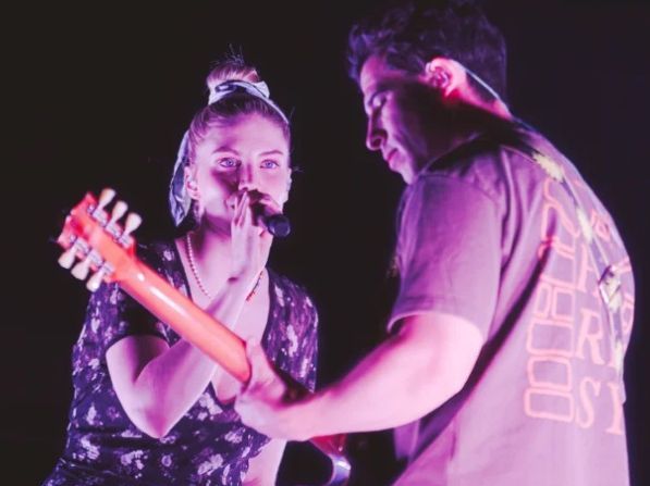 Είμαστε κι εμείς που με 1 London Grammar live θυμηθήκαμε γιατί θα επιστρέφουμε πάντα στην indie pop