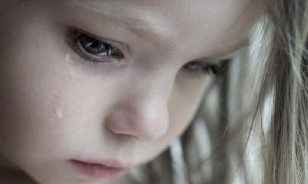 «Βοήθεια χτυπάει τη μαμά μου!», το συγκλονιστικό τηλεφώνημα μιας 6χρονης!