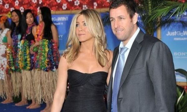 Μία Just Go With It πρεμιέρα